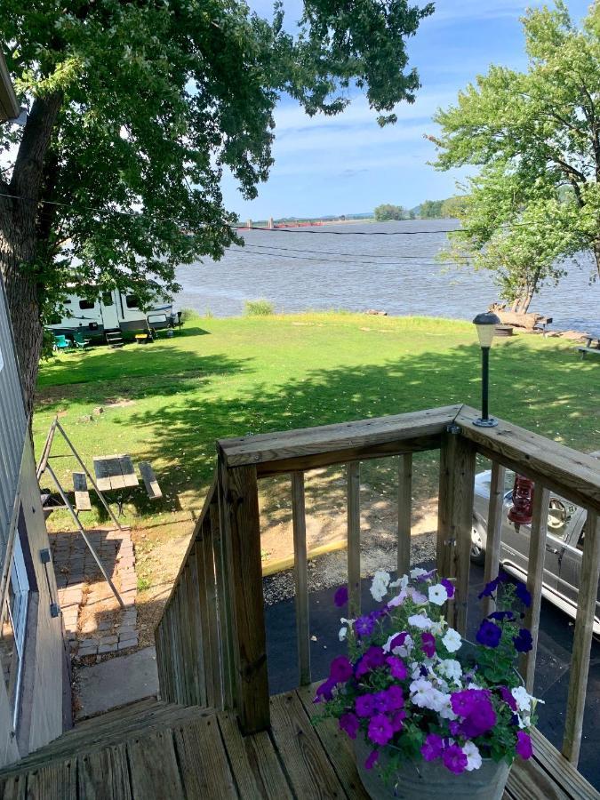 Mississippi River Cabin Bellevue Exterior photo